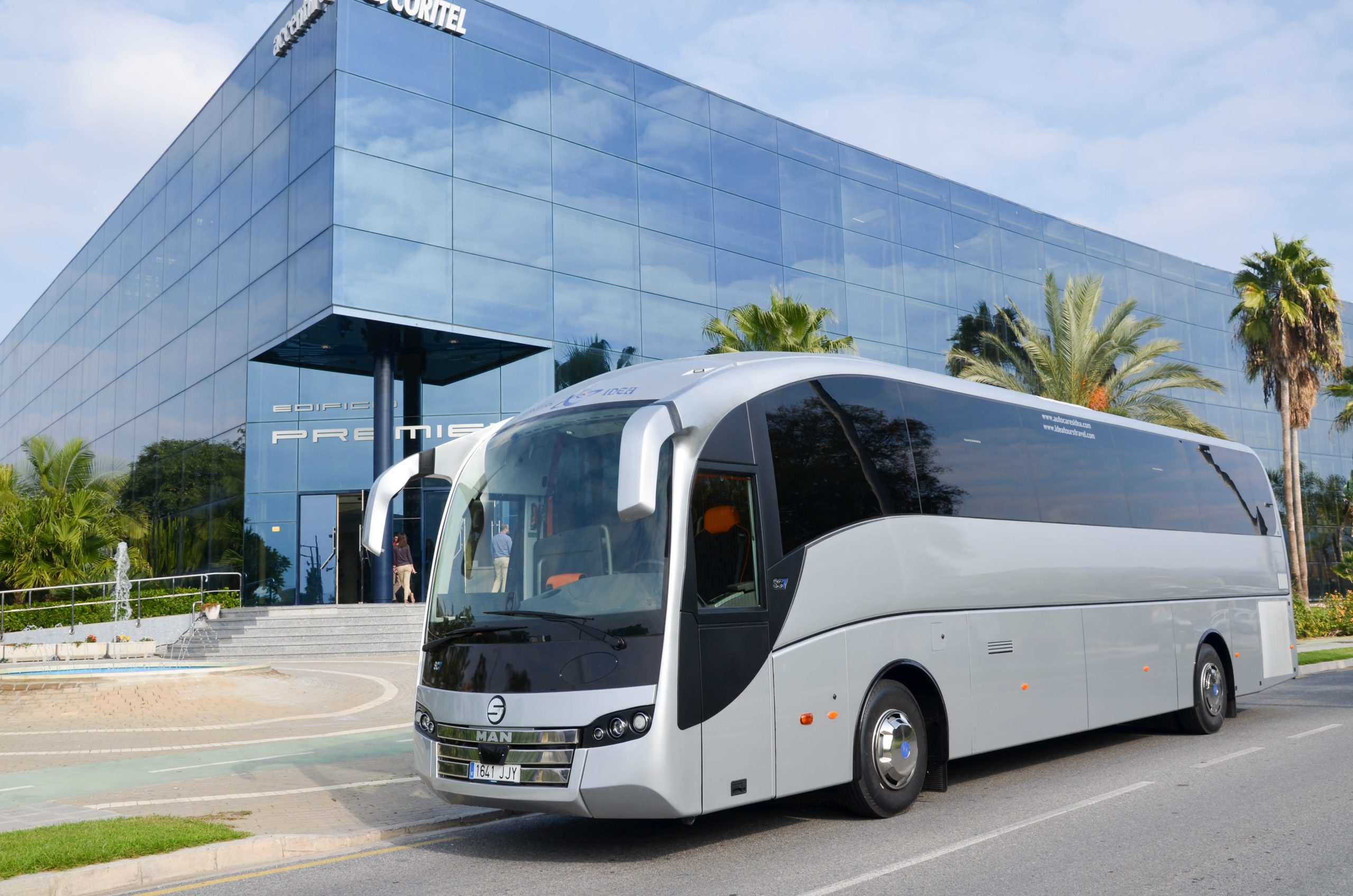 Autocares Idea Málaga autobus en oficinas